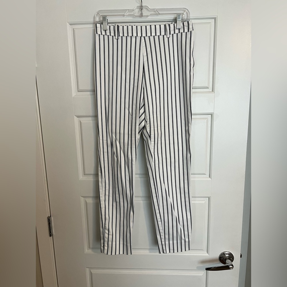 H&M Navy & white striped pant size 6